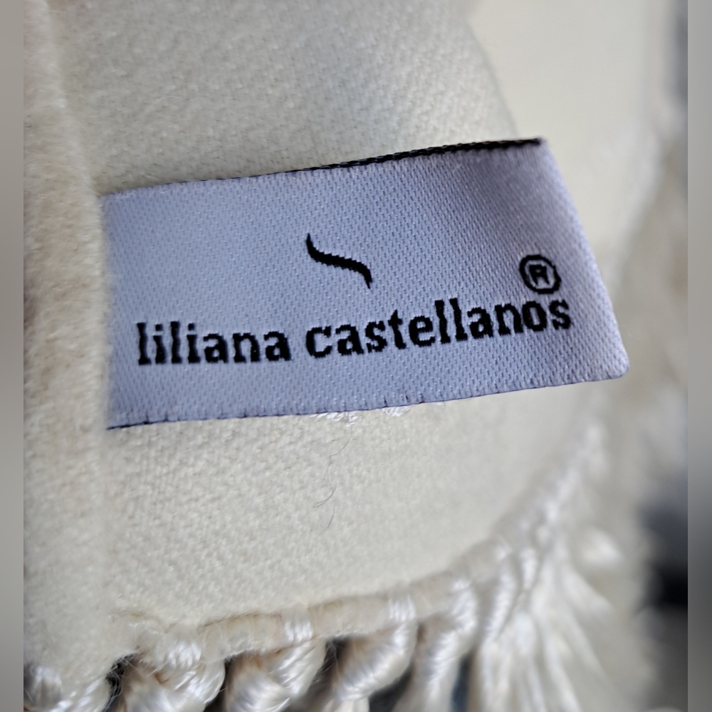 Baby Alpaca and Merinowool Ileana Castellanos Cream Fringe Scarf - Picture 7 of 8